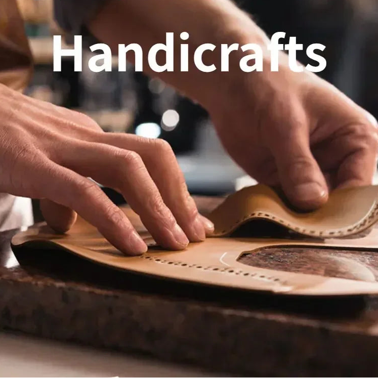 Lychee Pattern Cowhide Case with Secure Buckle for AirPods Pro 3