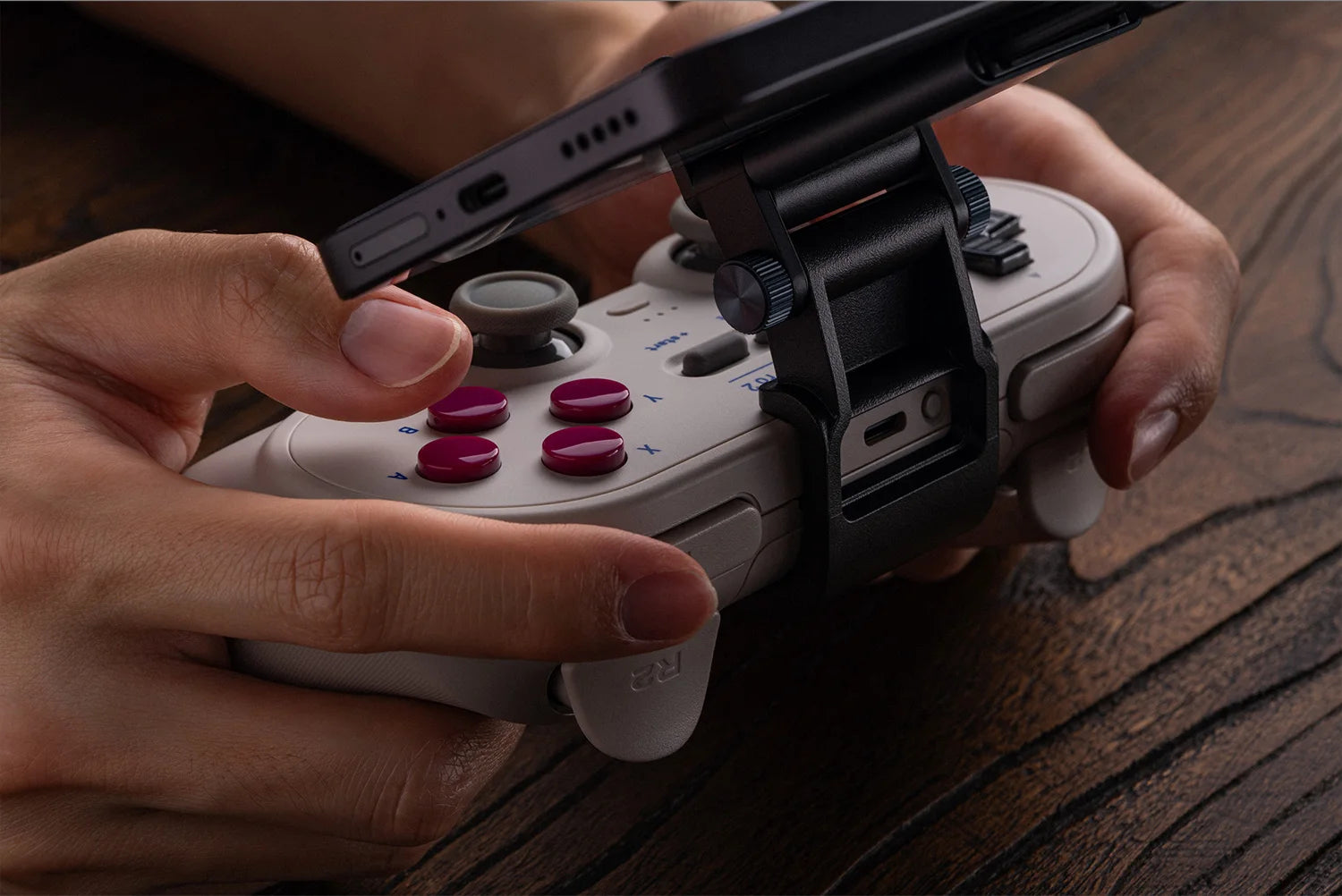 8BitDo Mobile Clip for Pro 2 Controller