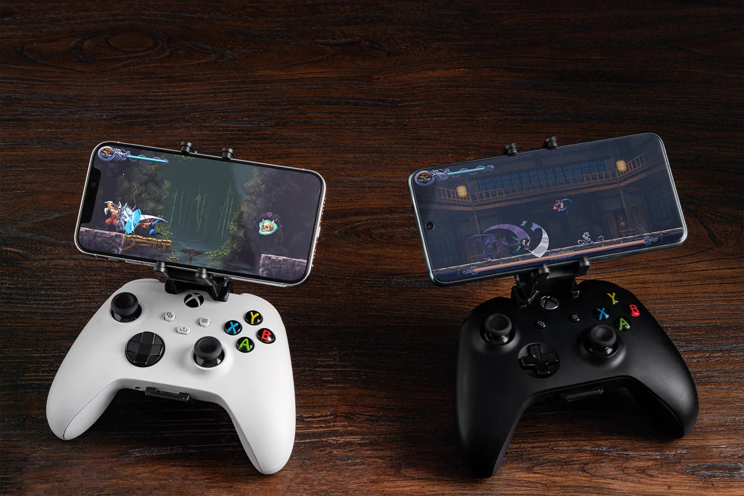 8BitDo Mobile Gaming Clip for Xbox Controllers