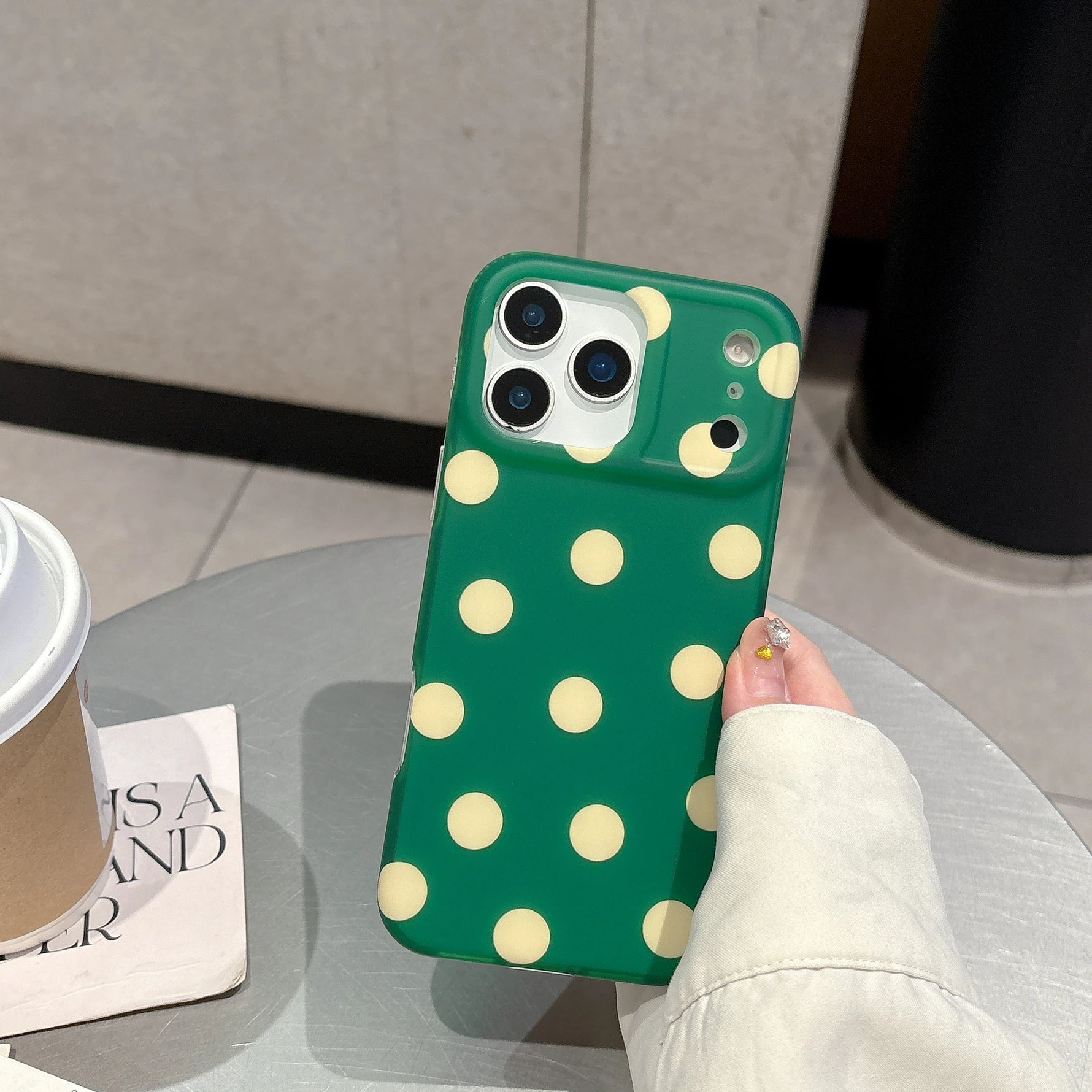 Trendy Green and Cream Polka Dot Case for iPhone 17 Series