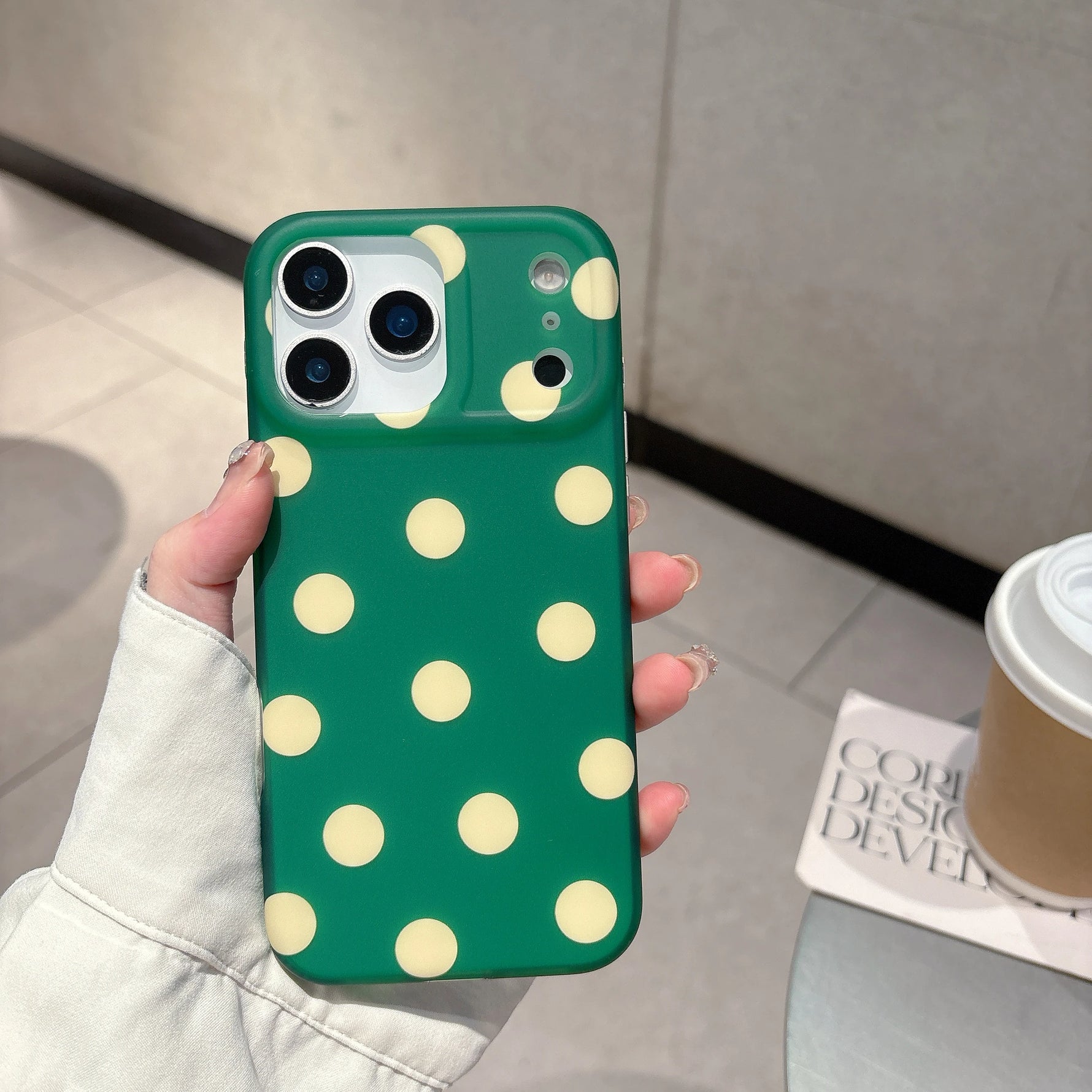 Trendy Green and Cream Polka Dot Case for iPhone 17 Series