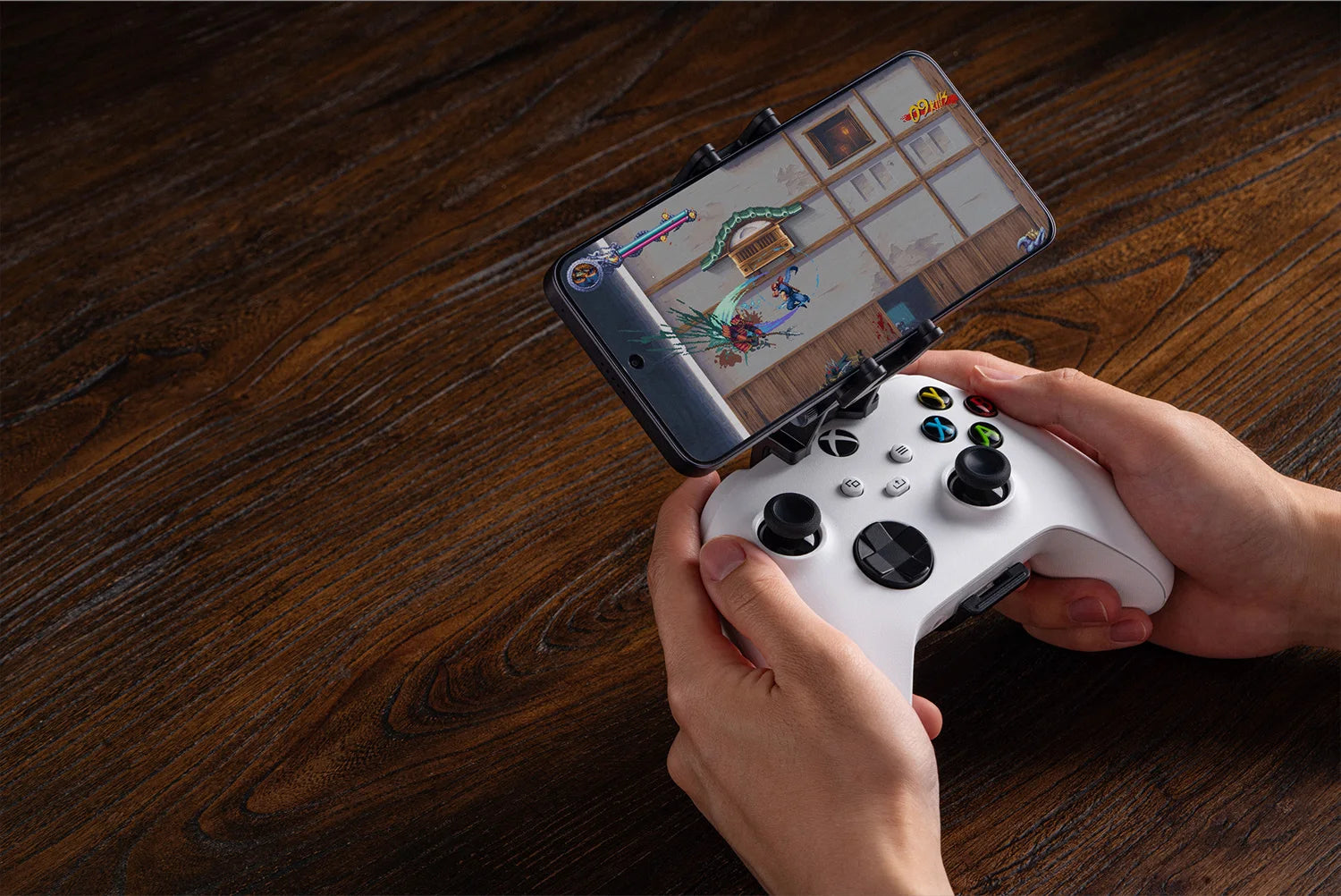 8BitDo Mobile Gaming Clip for Xbox Controllers