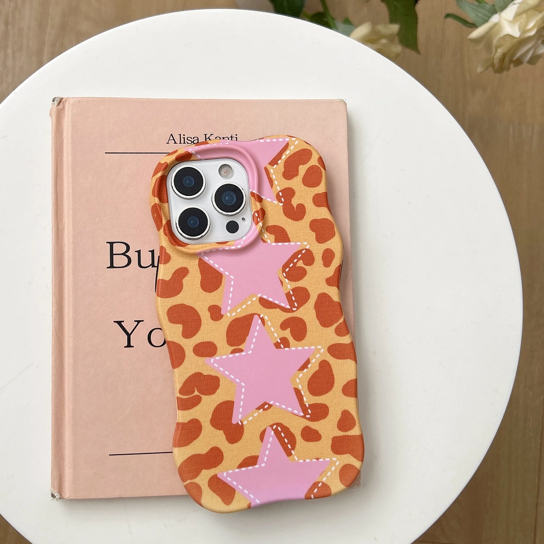 Cute Orange Leo Print & Pink Star Design Wavy Edge Case for iPhone 15 Series