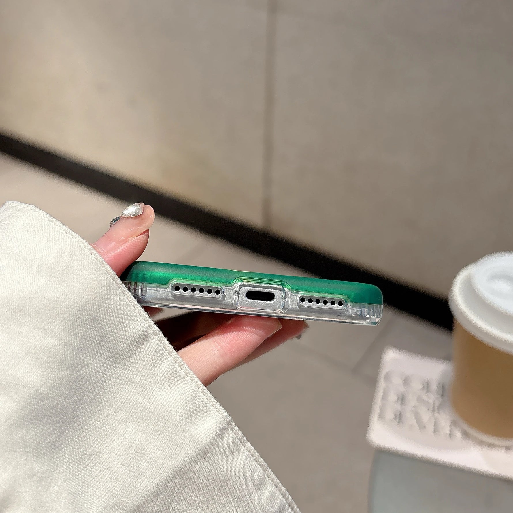 Trendy Green and Cream Polka Dot Case for iPhone 17 Series