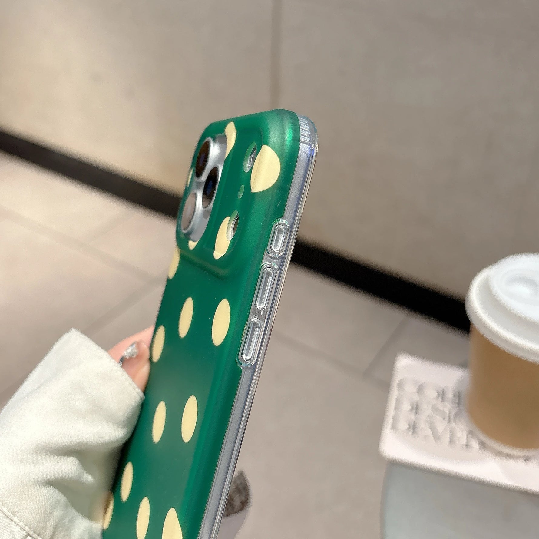 Trendy Green and Cream Polka Dot Case for iPhone 17 Series