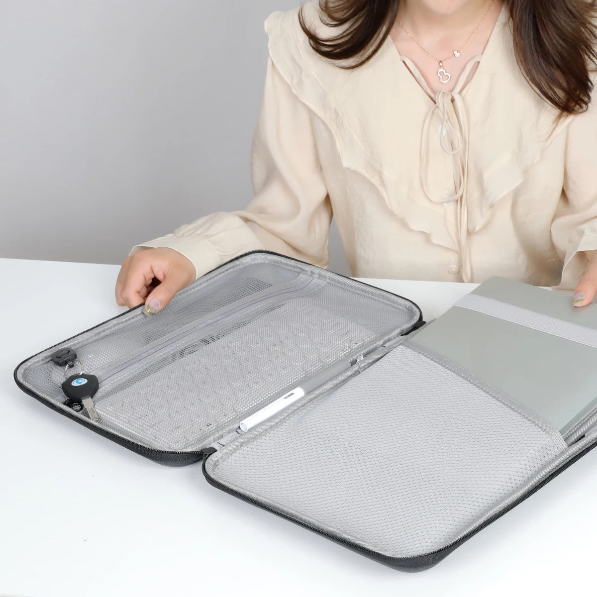 Bubble-Pattern Hard Shell Laptop Sleeve