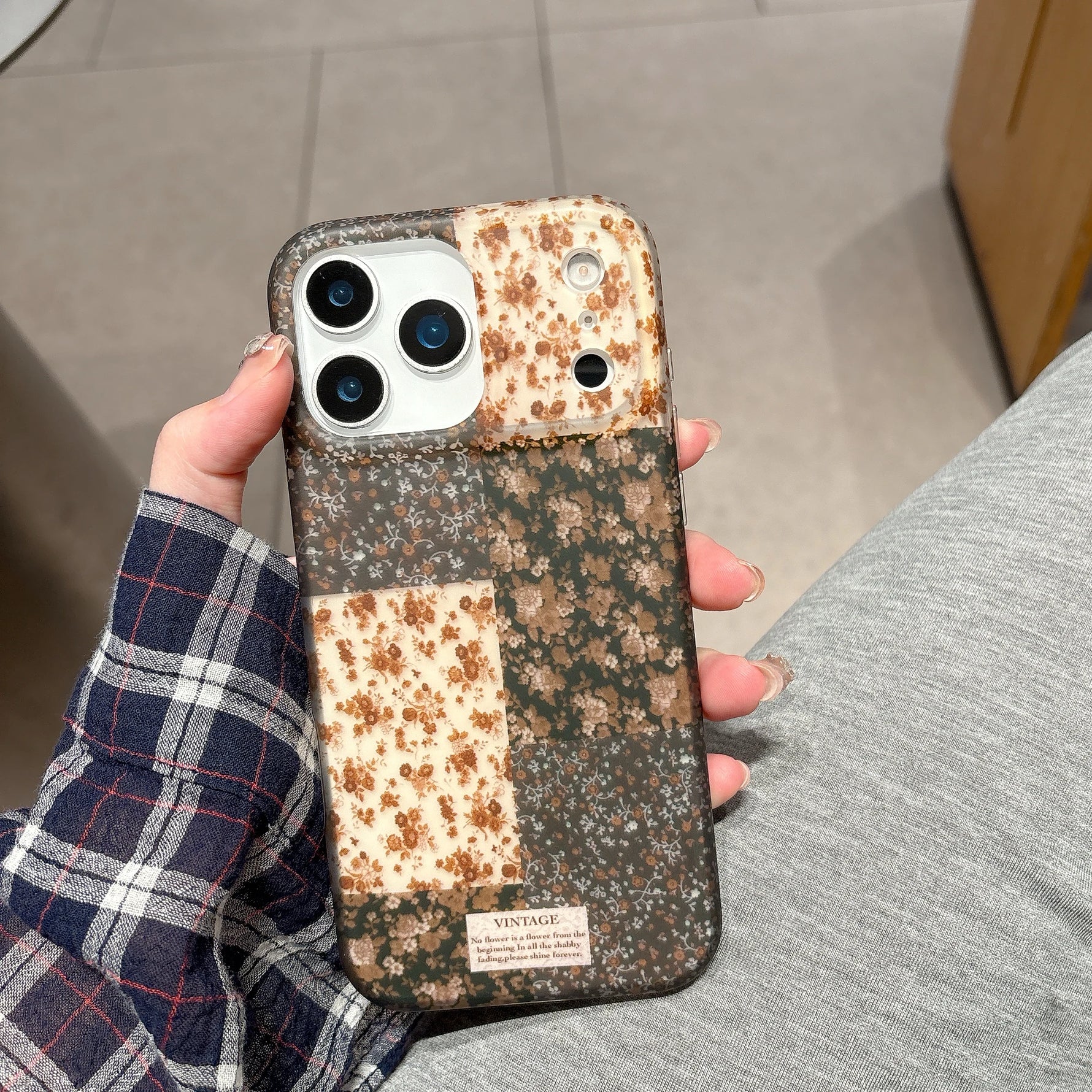 Retro Floral Print Protective Case for iPhone 17 Series